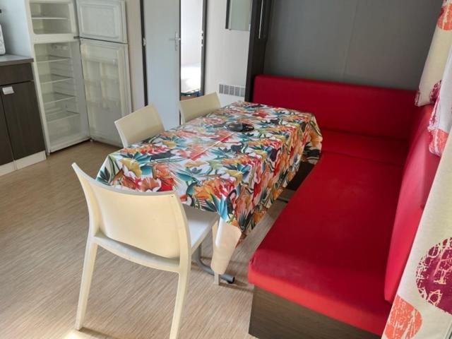 Camping Le Ruisseau Saint-André-de-Seignaux 외부 사진
